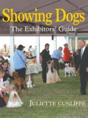 SHOWING DOGS - THE EXHIBITORS GUIDE by Juliette Cunliffe